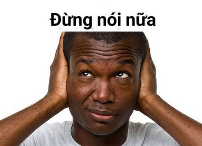 Meme anh da đen ôm đầu hoảng hốt bật ngửa