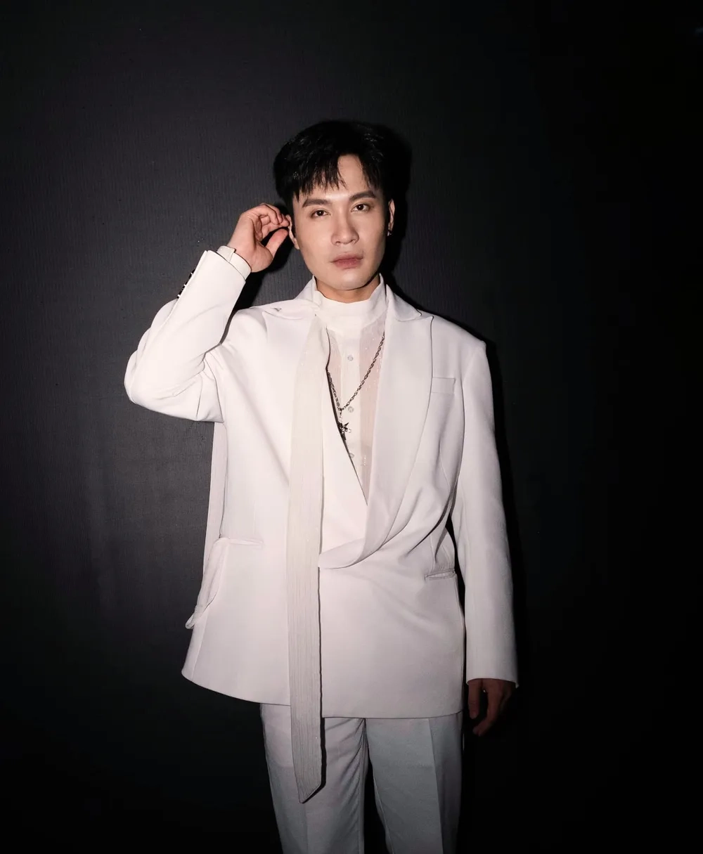 Bản hit bất hủ Phố thị Phạm Anh Duy