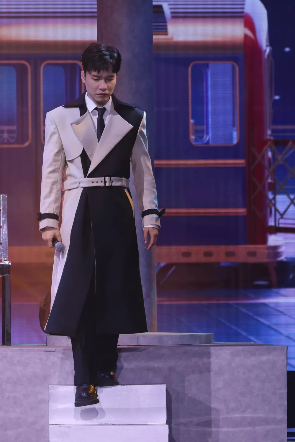 Nhiều người hỏi ca sĩ Phạm Anh Duy là ai