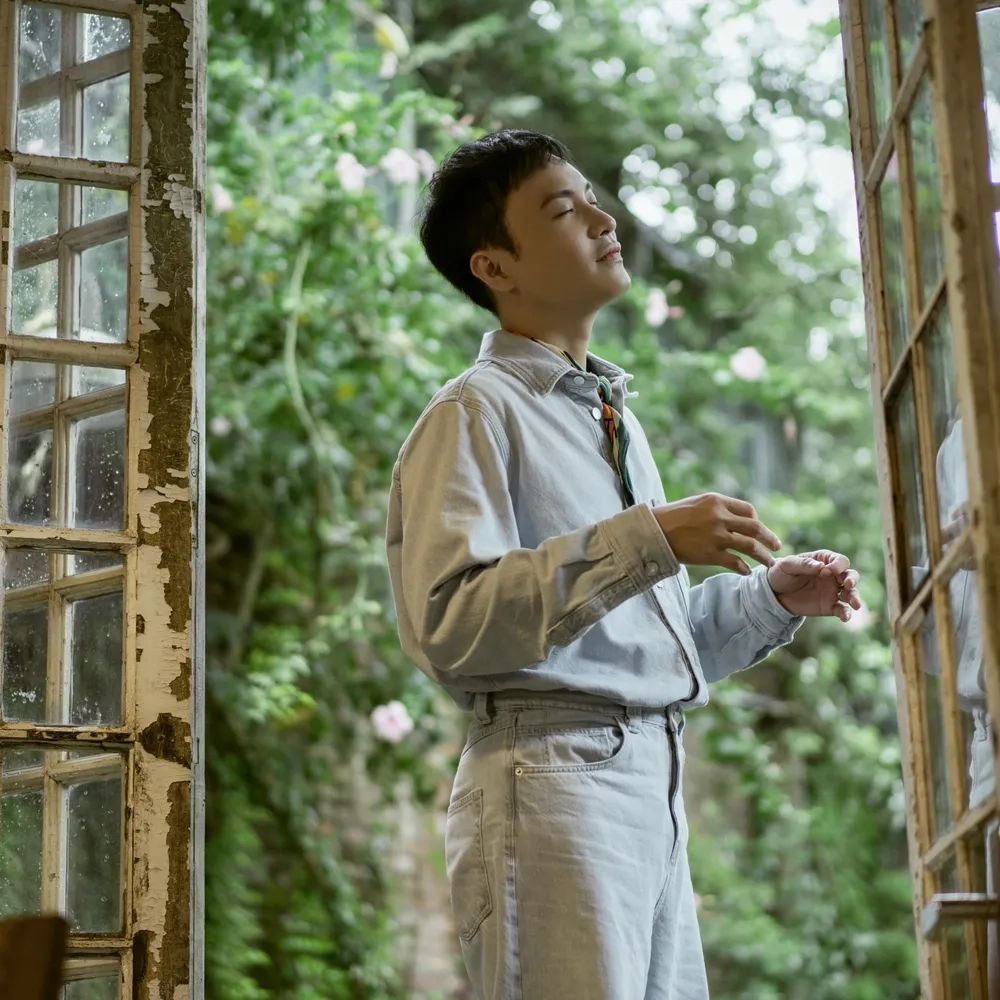 Gây sốt với ca sĩ Phạm Anh Duy Anh trai say hi