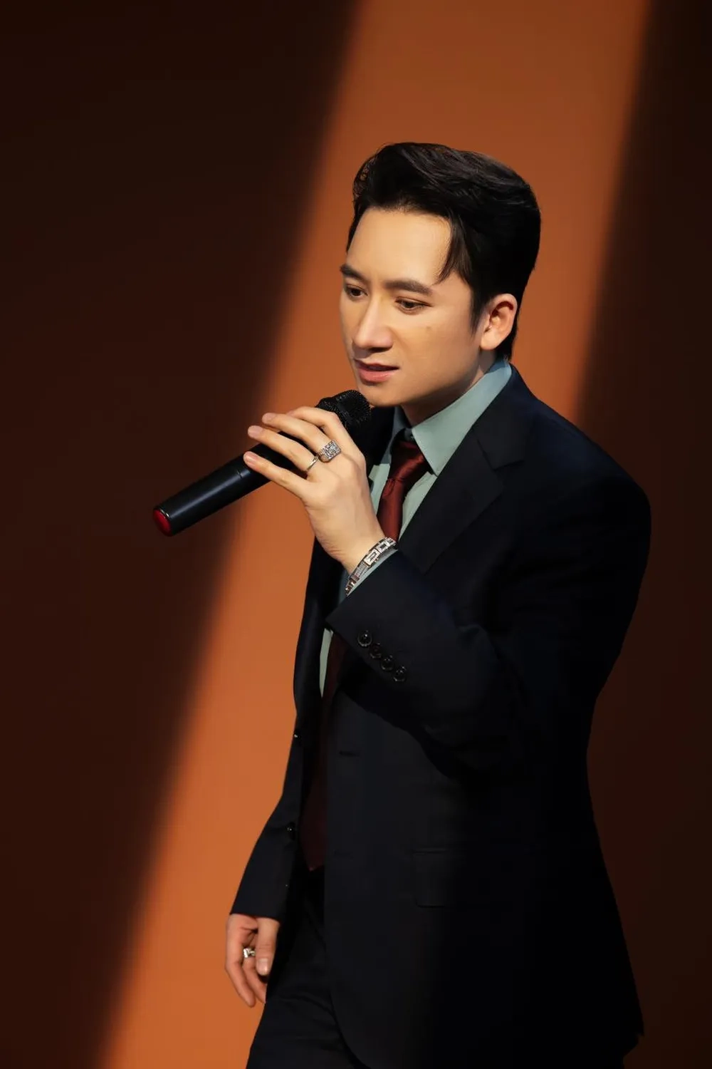 Những giai điệu vượt biên giới từ nước ngoài Phan Mạnh Quỳnh