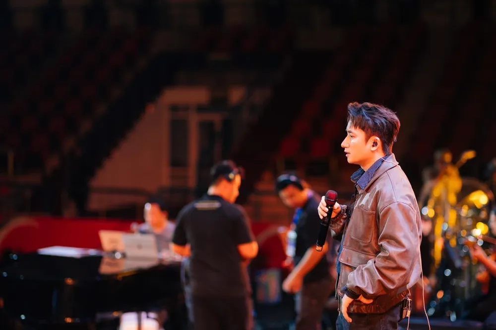 Giai điệu độc đáo của lời bài hát Phan Mạnh Quỳnh yêu nhau nửa ngày