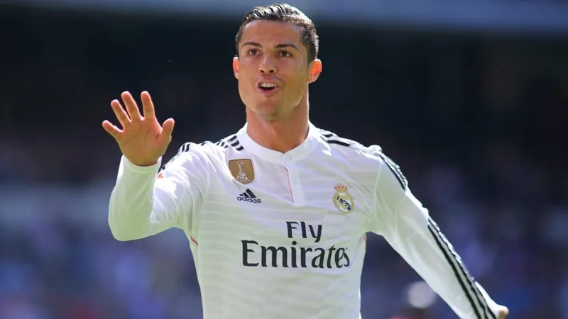 Ảnh Ronaldo uống nước meme gây sốt toàn cầu