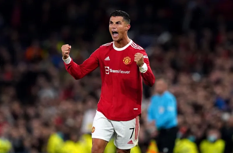 Meme ronaldo uống nước: biểu tượng tấu hài bất diệt