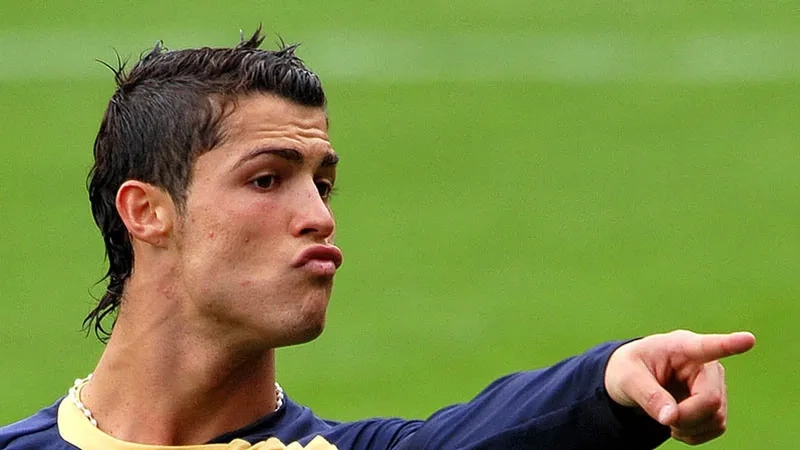 Ronaldo crying meme được fan edit không thương tiếc