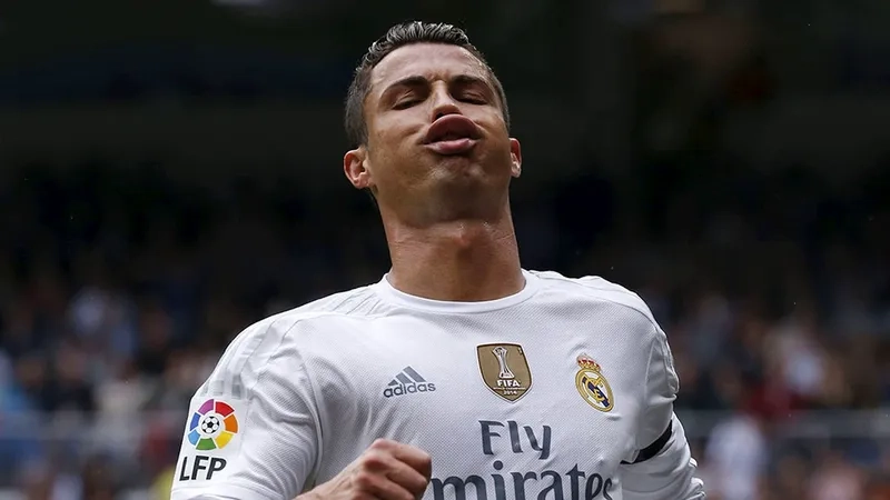 Ronaldo meme template: nền tảng của mọi meme bóng đá