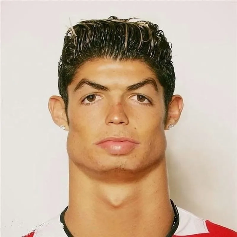 Meme Ronaldo mewing: chuẩn “góc nghiêng thần thánh”