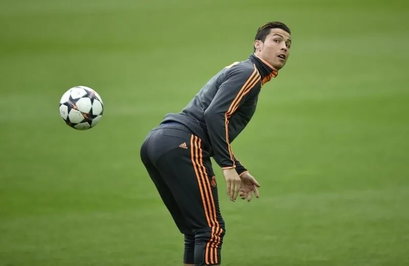 Avatar Ronaldo meme: biểu cảm không thể ngầu hơn