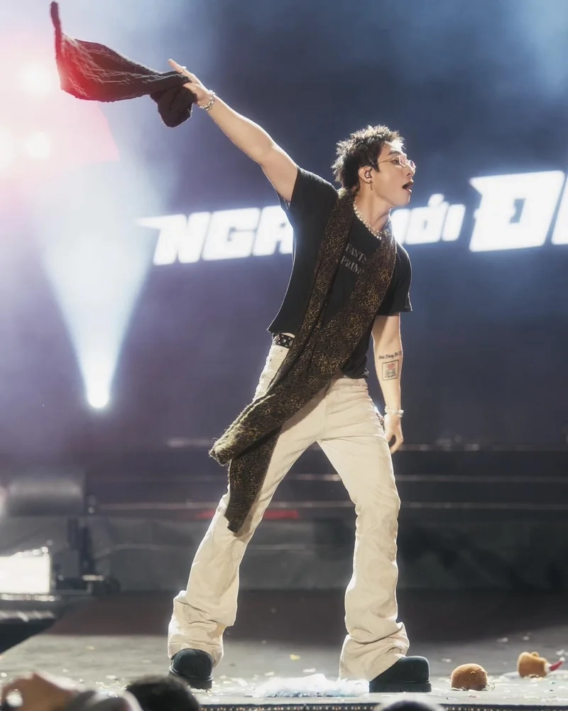 Bùng nổ cảm xúc cùng Sơn Tùng MTP MV đình đám