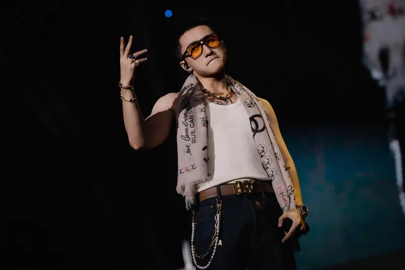 Cài ngay ảnh nền Sơn Tùng MTP siêu đẹp cho máy bạn