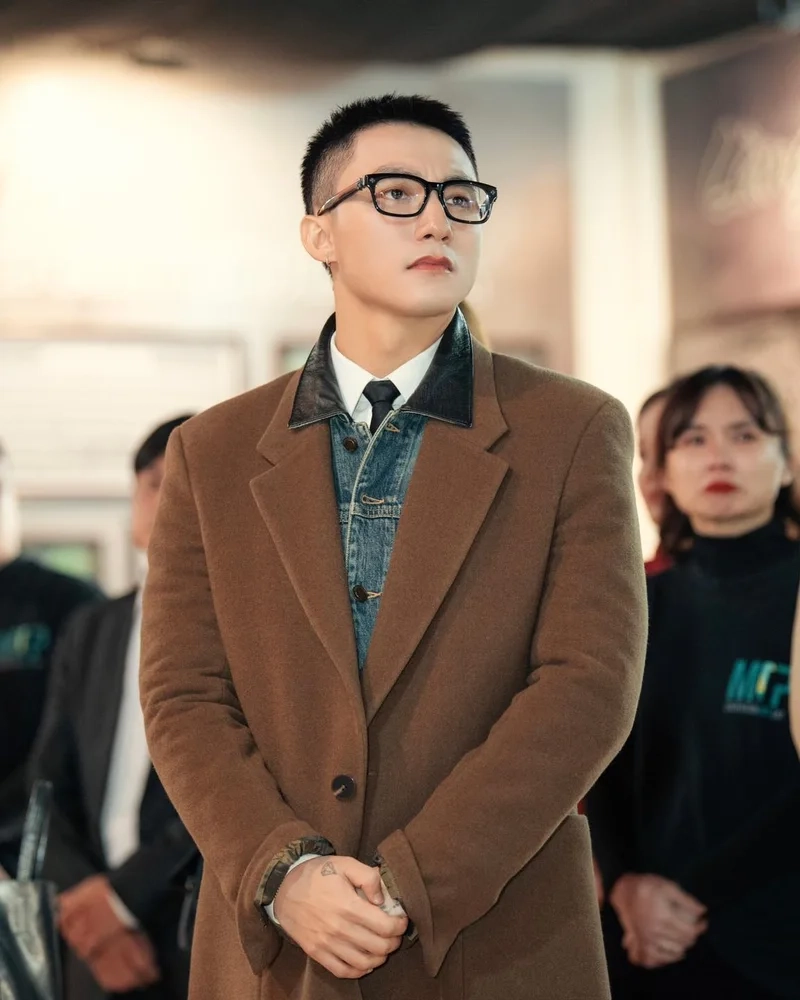 Đốn tim fan bằng ảnh Sơn Tùng MTP ngầu siêu thực