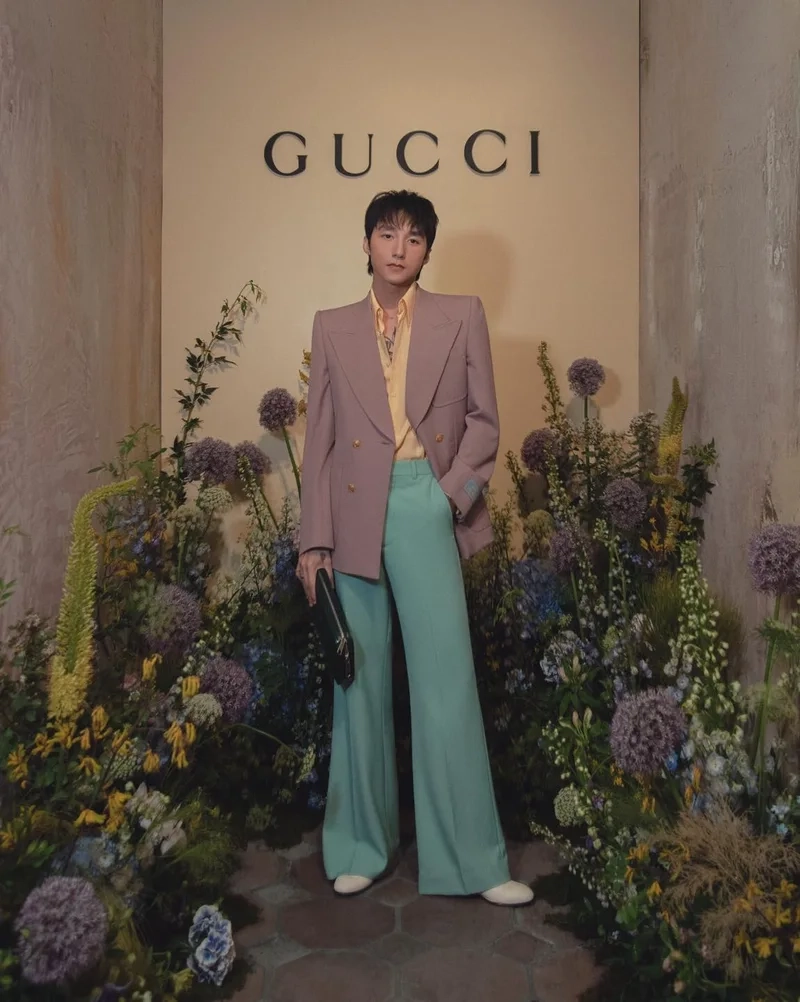 Xem ngay ảnh Sơn Tùng mới nhất khiến fan phát cuồng