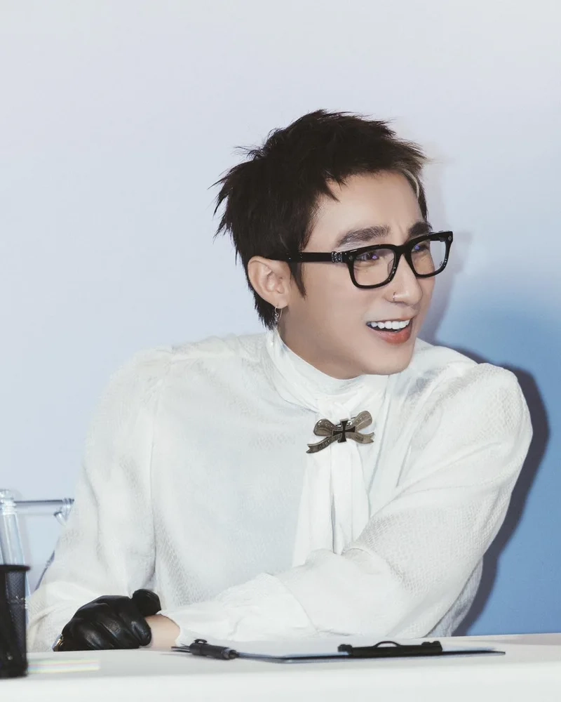 Bộ sưu tập ảnh Sơn Tùng mới nhất khiến fan tan chảy