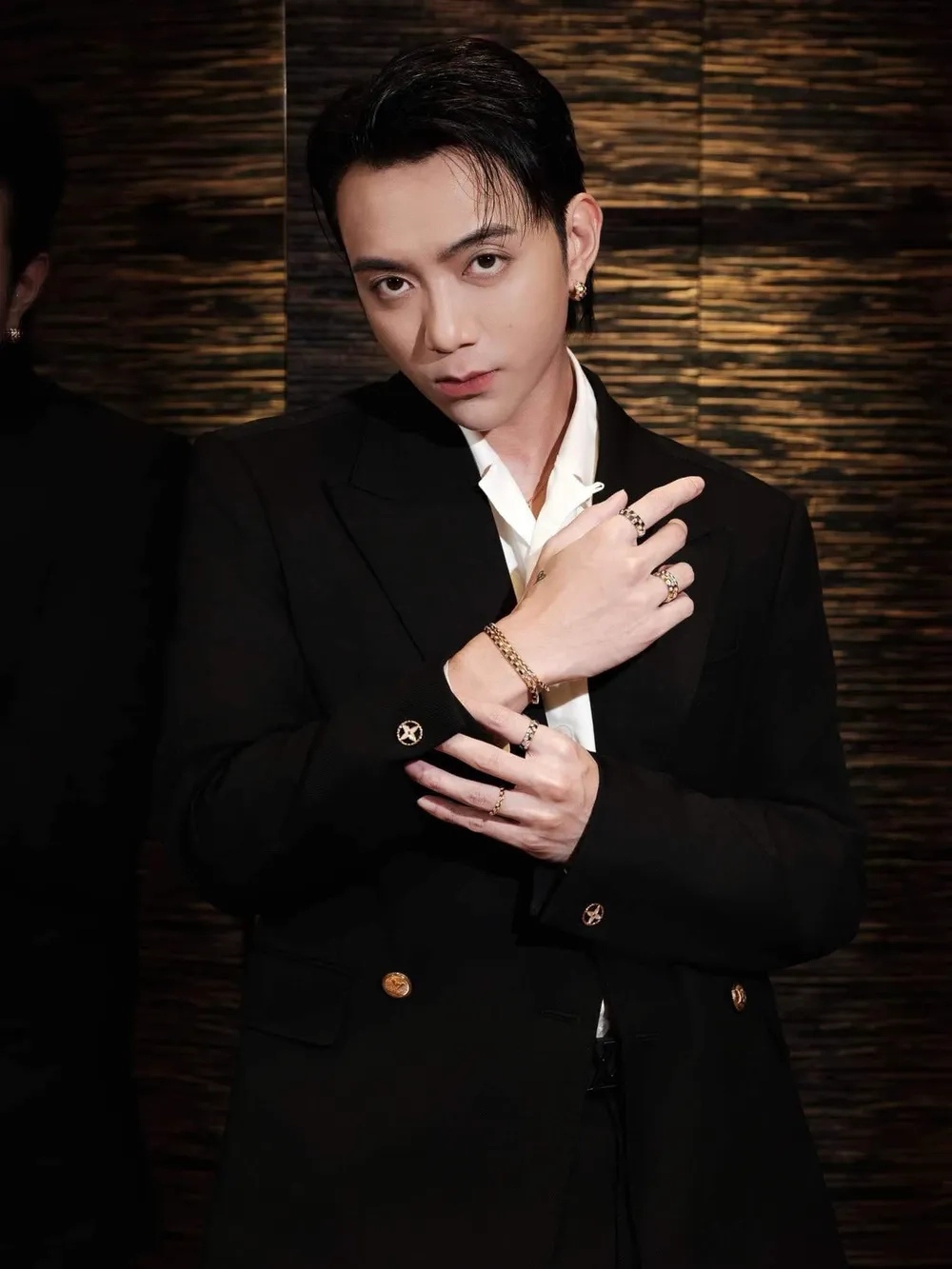 Hòa mình vào lời bài hát Soobin Hoàng Sơn vài lần đón đưa