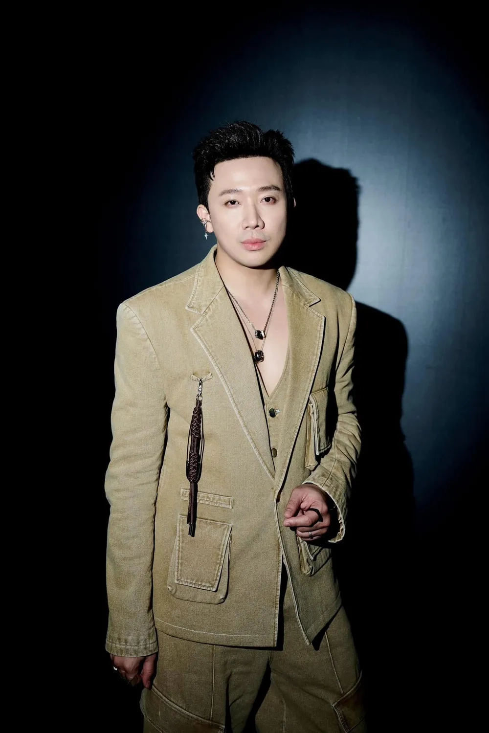 Màn chào sân thú vị từ Trấn Thành anh trai say hi