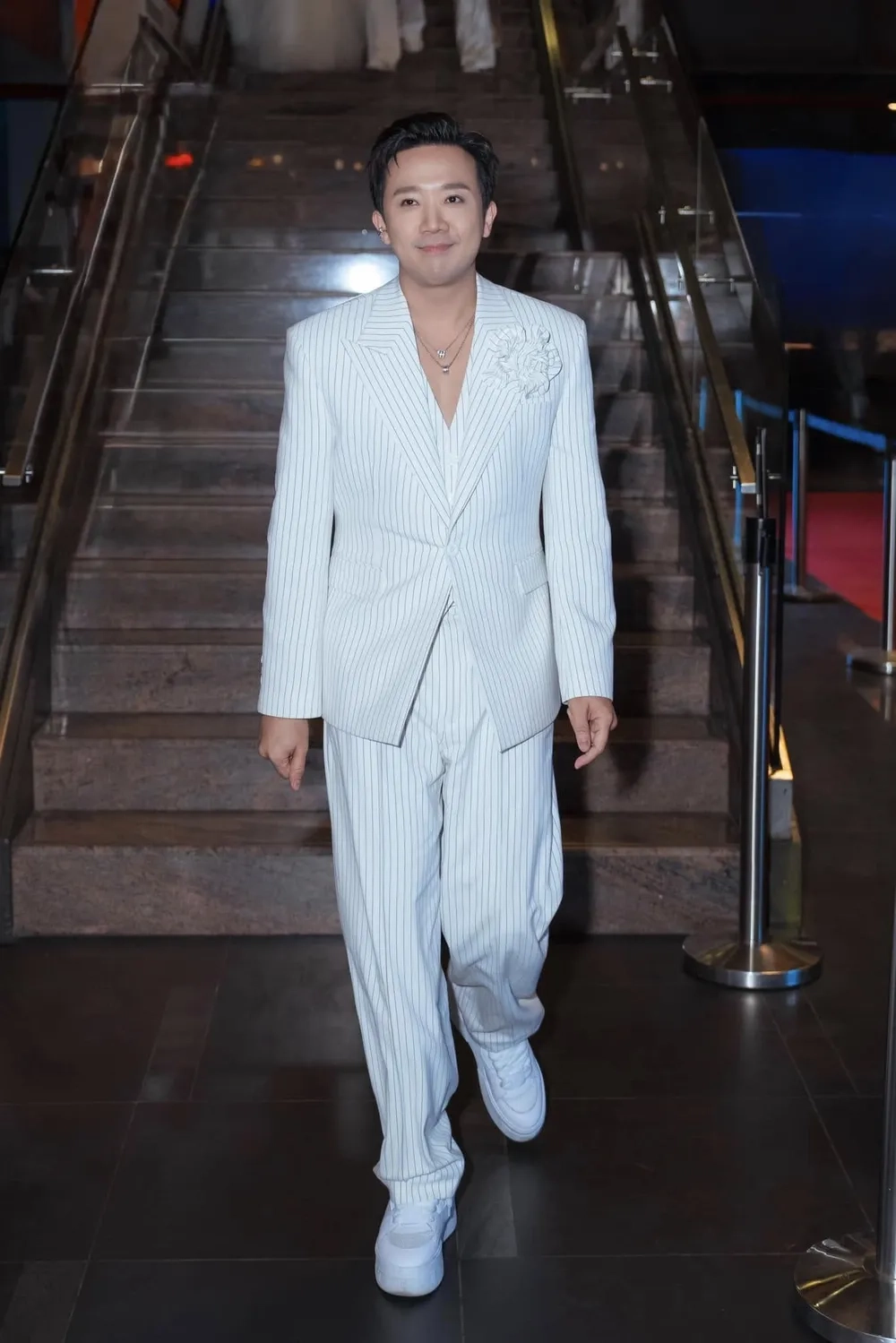 Hát theo giai điệu Karaoke Cánh hồng phai Trấn Thành