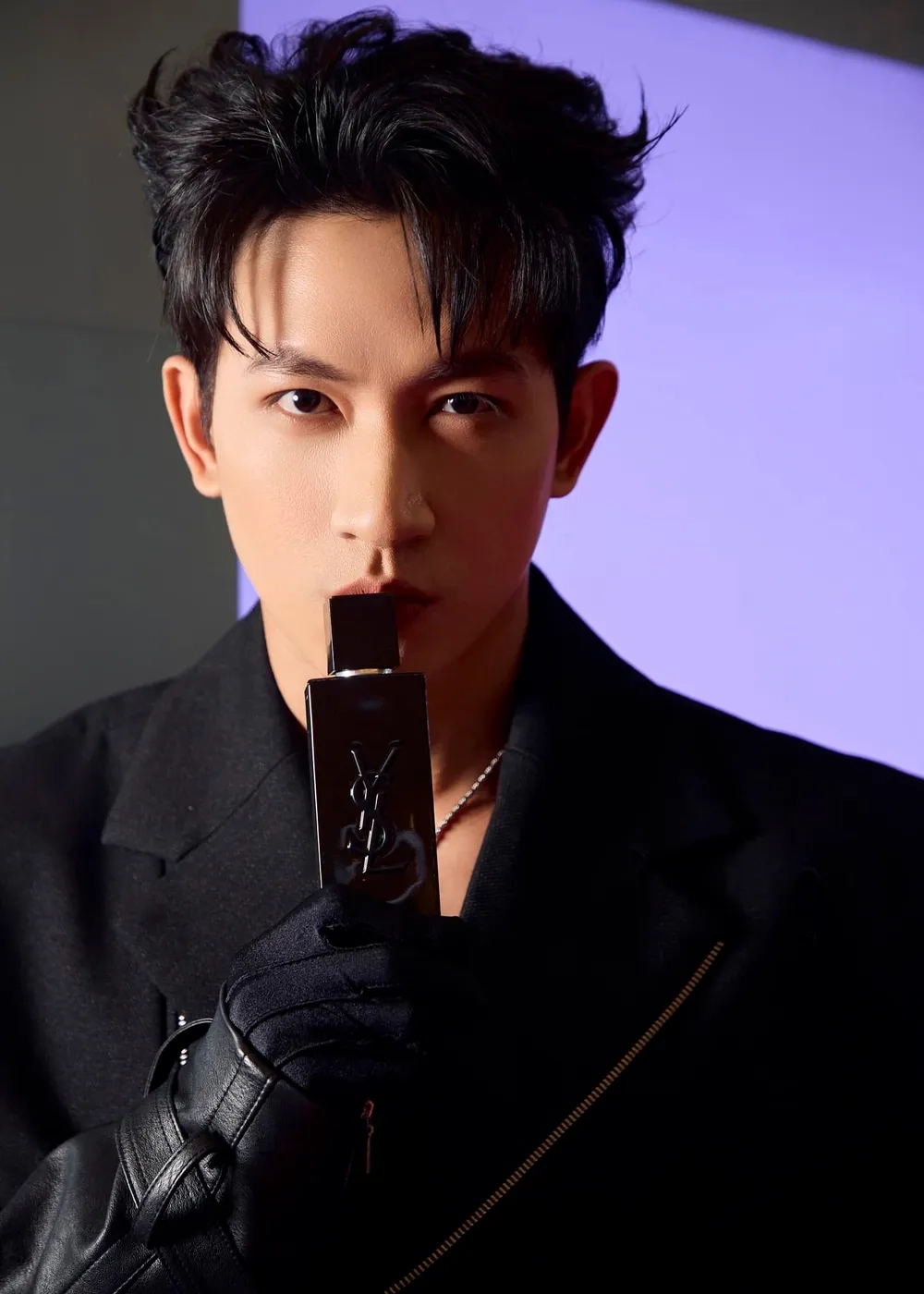 Fan hỏi dồn Võ Cảnh ngày nơi sinh