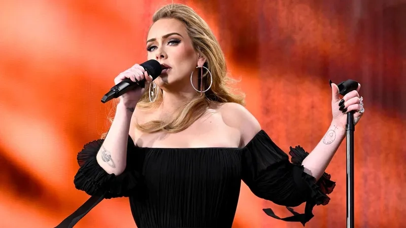 Khoảnh khắc Adele trên sân khấu