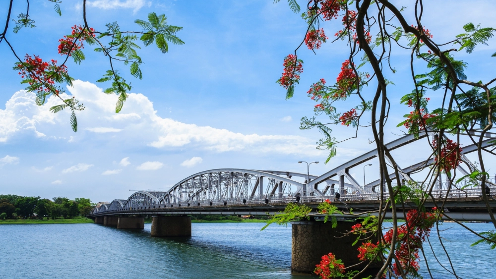 Toàn cảnh phong cảnh Huế nhìn từ trên cao