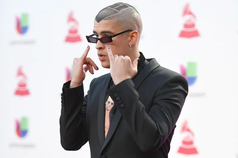 Bad Bunny biểu diễn bùng nổ trên sân khấu tour diễn