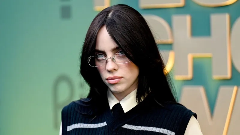 Tạo hình bí ẩn trong MV chihiro billie eilish