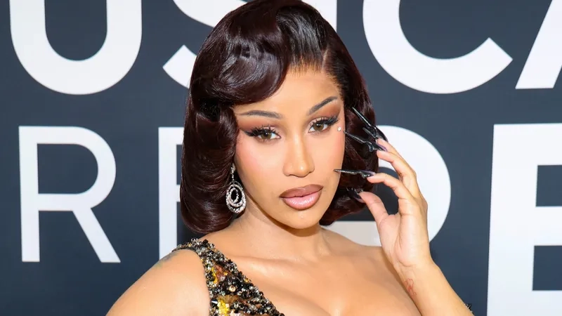 Vóc dáng (figura) quyến rũ của Cardi B