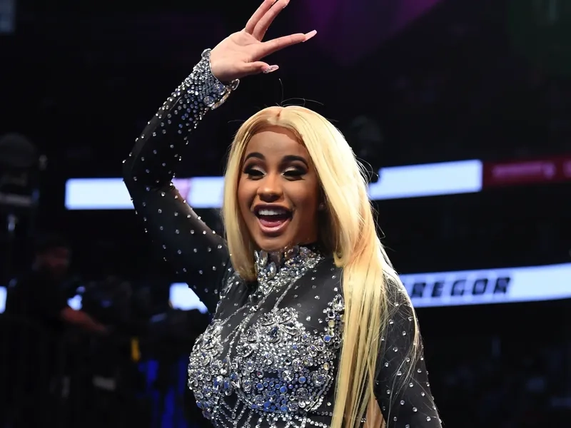Cardi B trình diễn I Like It