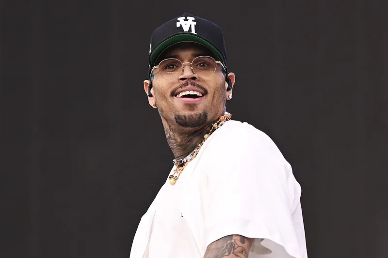 Nhìn lại một phốt Chris Brown gây chấn động