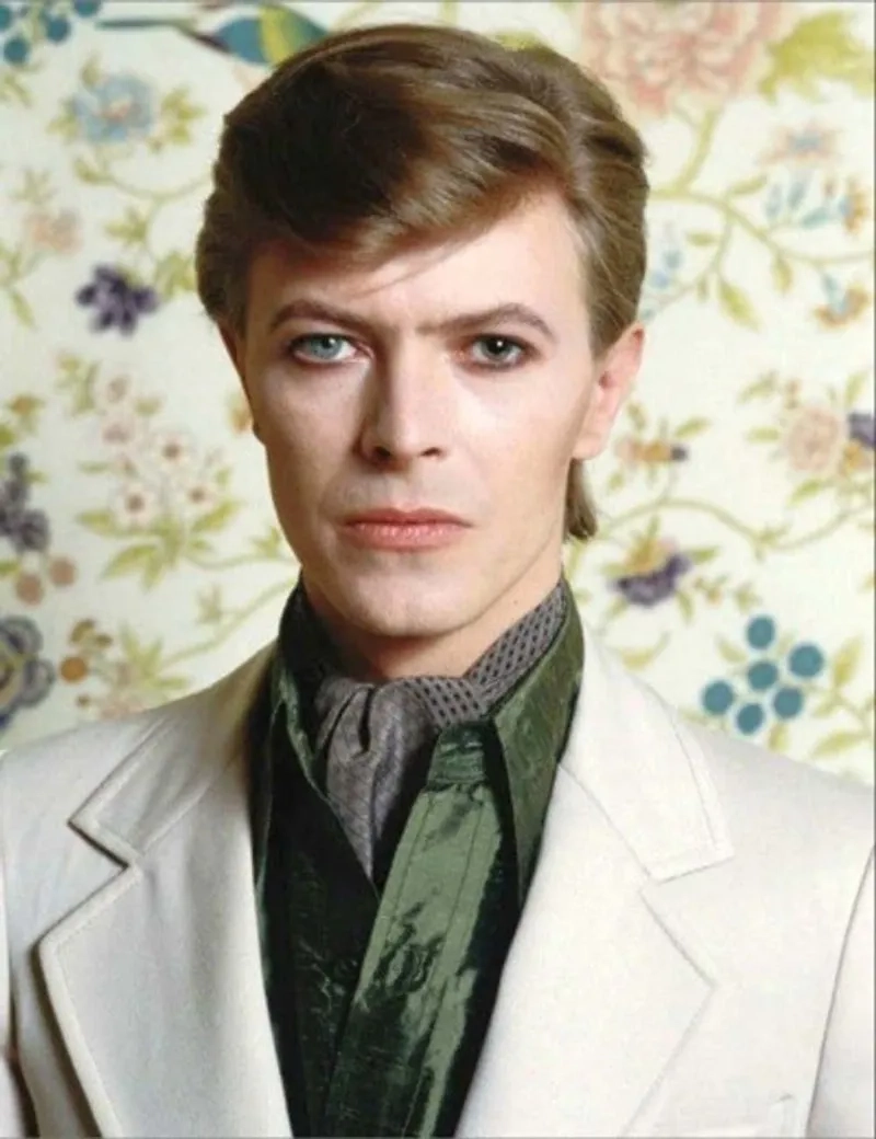 David Bowie trong MV Let's Dance