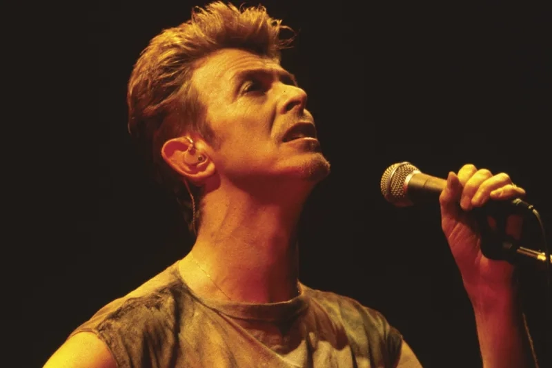 Thế giới hình ảnh độc đáo và đầy nghệ thuật của David Bowie