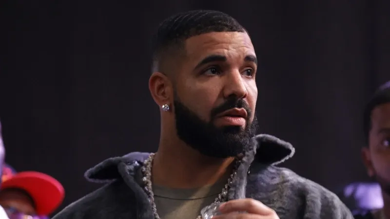 Drake cùng erin darke trong một sự kiện