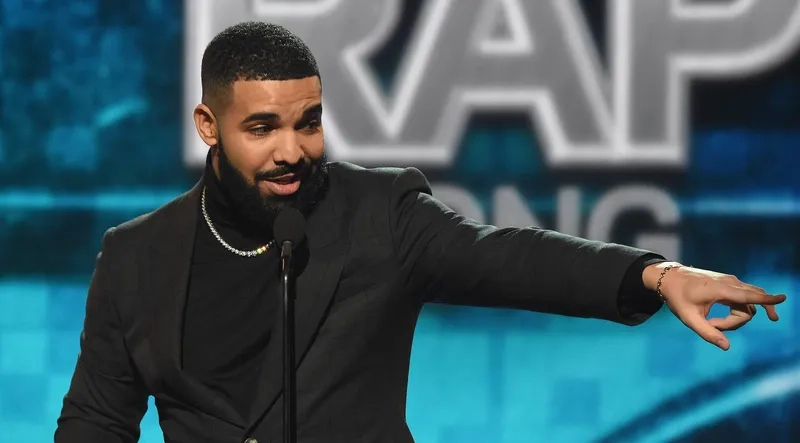 Drake và serena williams drake tại một giải đấu tennis