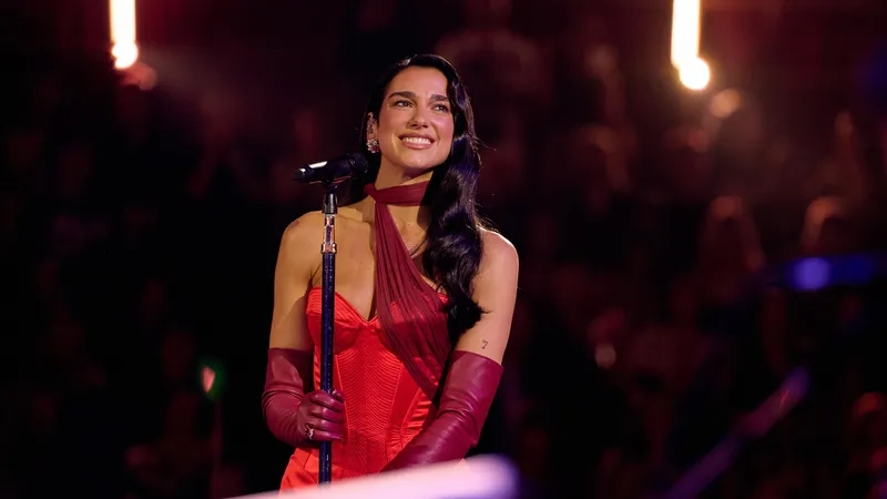 Phong cách trình diễn songs dua lipa trên sân khấu