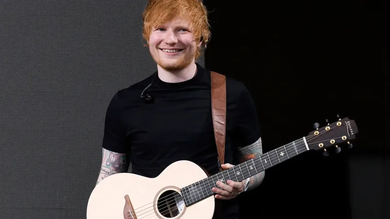 Ed Sheeran khuấy động sân khấu với Shape Of You