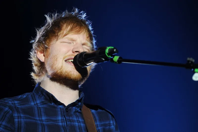 Ed Sheeran biểu diễn ca khúc Perfect