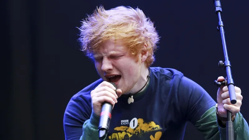 Khoảnh khắc cháy hết mình trên sân khấu của Ed Sheeran