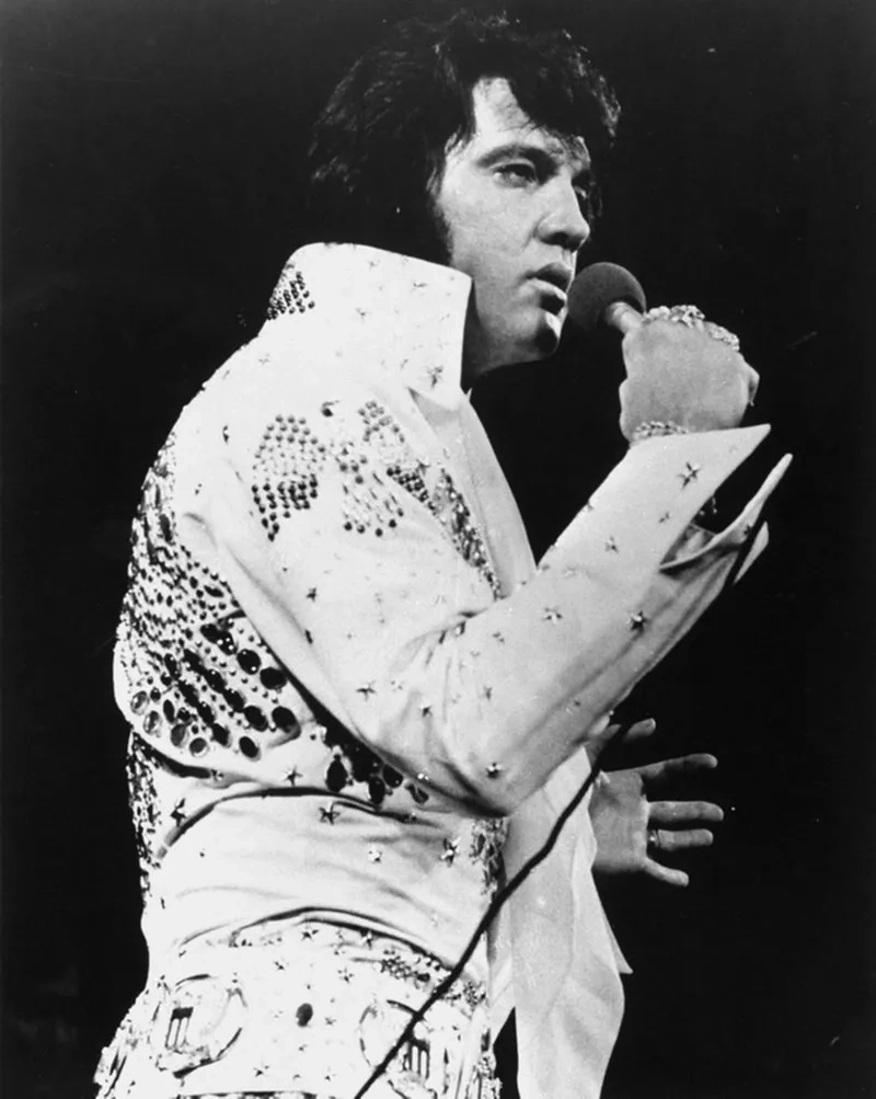 Hình ảnh Elvis Presley trên sân khấu Las Vegas