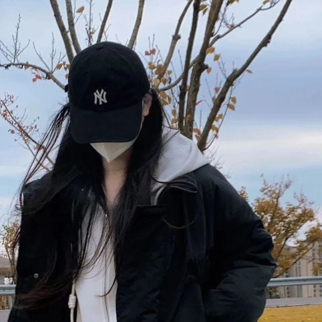 Vẻ đáng yêu trong hình gái xinh đeo mắt kính cute