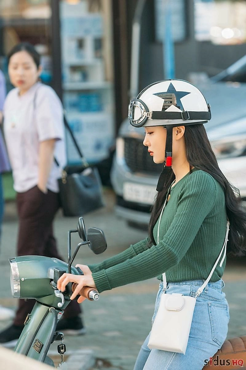 Khoảnh khắc đời thường của gái xinh xe đẹp