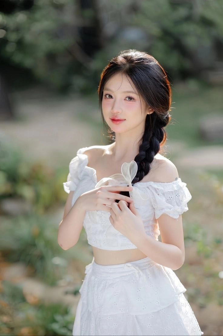Váy trắng xinh đẹp mặc định cho mọi cô gái