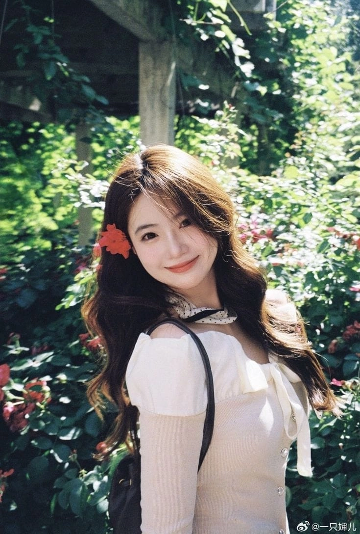 Top những hình ảnh gái xinh mặc váy trắng đẹp nao lòng