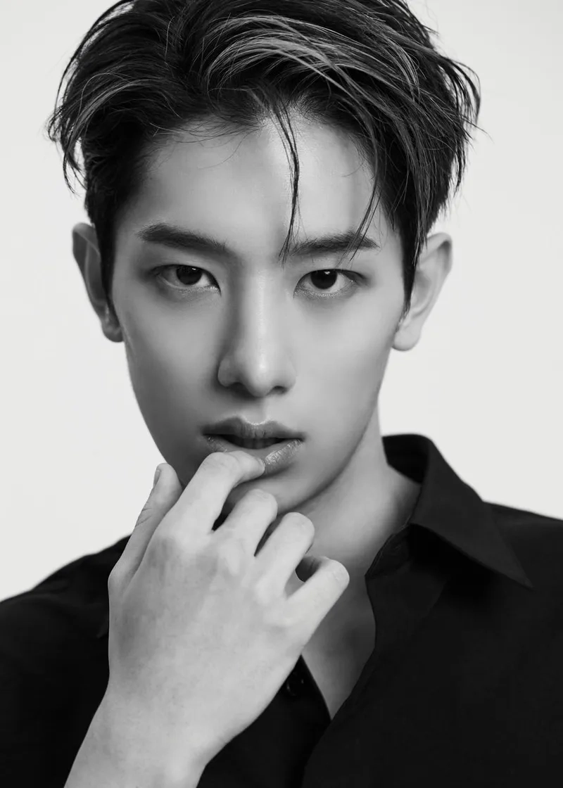 Một Idol K-pop đẹp trai thế hệ mới