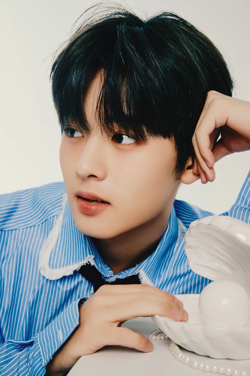 Top Idol K-pop đẹp trai nhất khiến fan đứng ngồi không yên