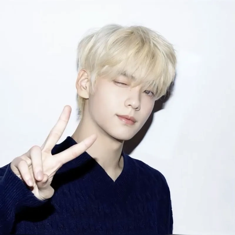 Jungkook BTS với ánh mắt cuốn hút