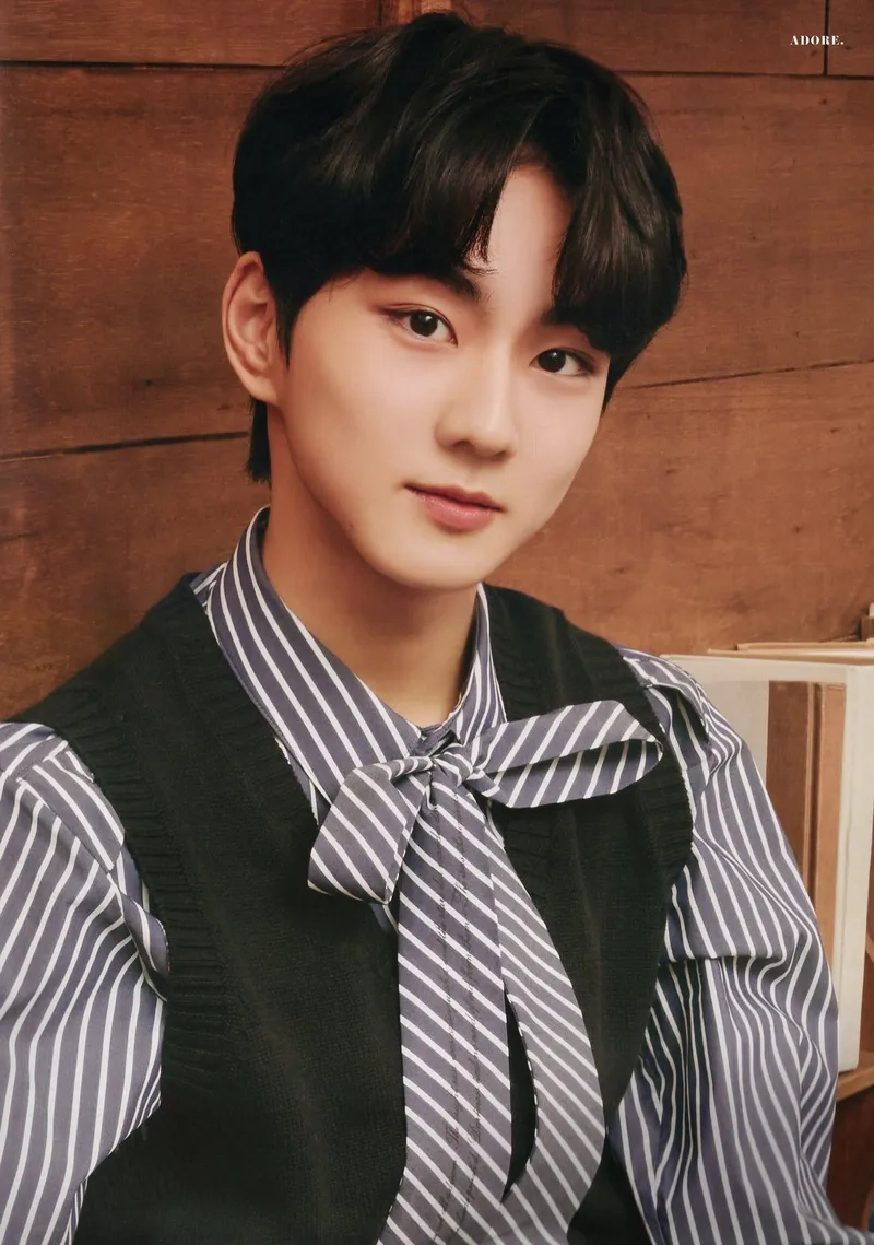 Vẻ đẹp siêu thực của Hyunjin Stray Kids