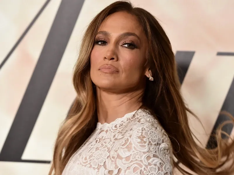 JLo trong vai Ramona từ phim Hustlers