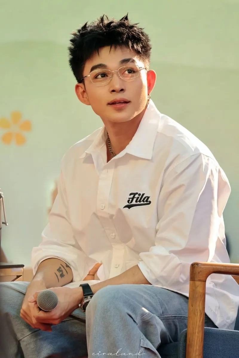 Tình bạn thân thiết của Jun Phạm Isaac