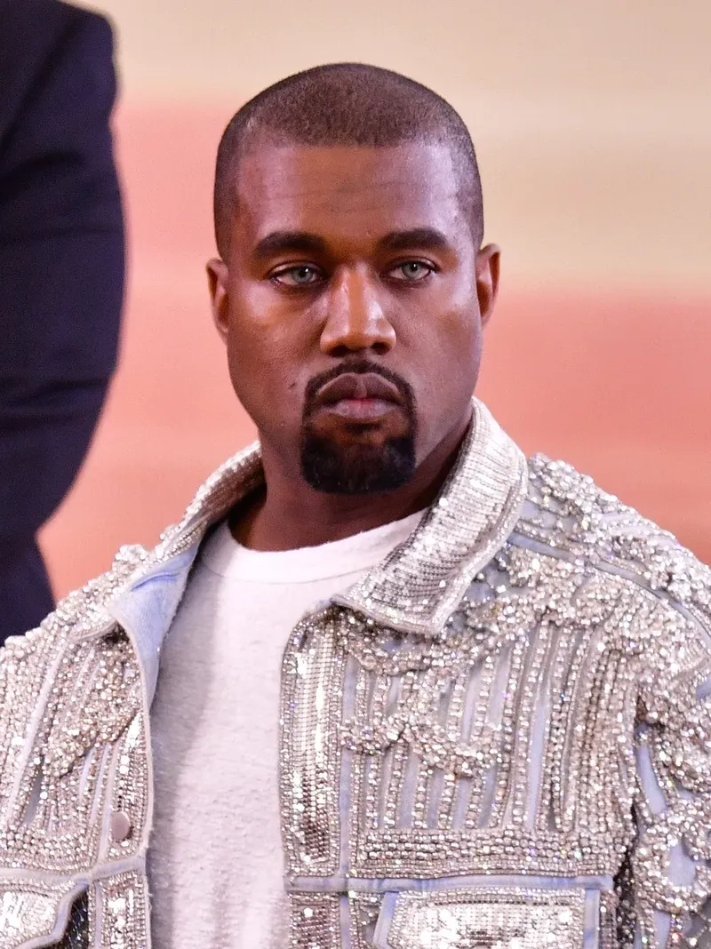 Phong cách biểu diễn độc đáo của Kanye West