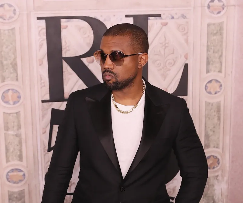 Giai điệu kinh điển từ Kanye West Flashing Lights