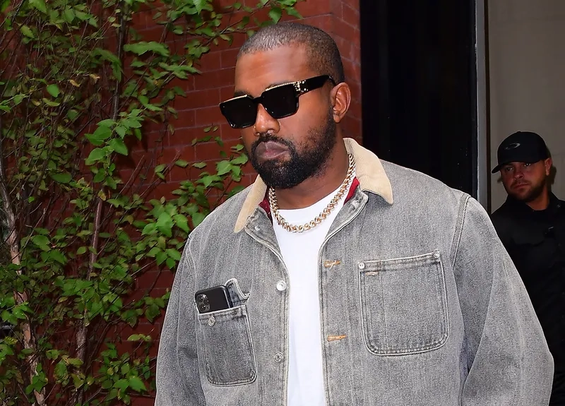 Loạt ảnh gây tranh cãi nhất trong sự nghiệp Kanye West